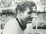 Fritz Walter im Stadion, Seitenportrait