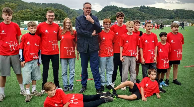 E-Jugend-Turnier des SV Hatzenport-Löf ein großer Erfolg - Ministerpräsident zu Gast
